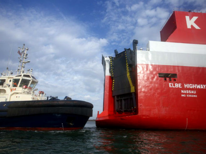 Aktivisti "Grinpisa" zauzeli brod sa "folksvagenima" (Foto: Greenpeace) - 