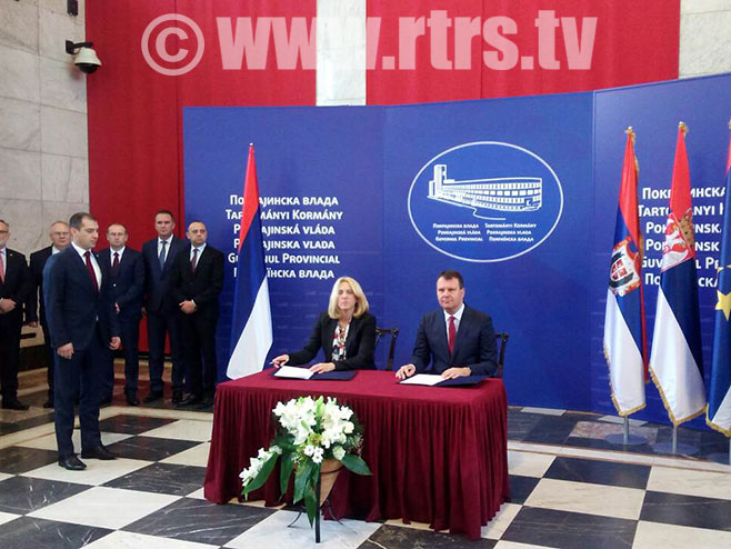 Cvijanovićeva i Mirović potpisuju protokol o saradnji - Foto: RTRS