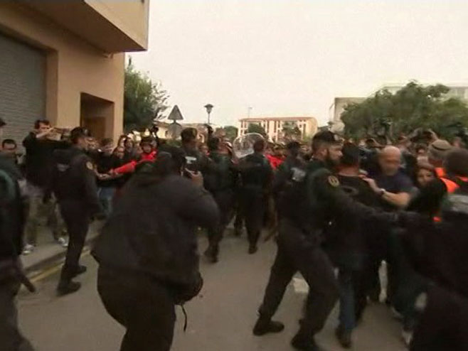 Katalonija - sukob sa policijom - Foto: RTRS