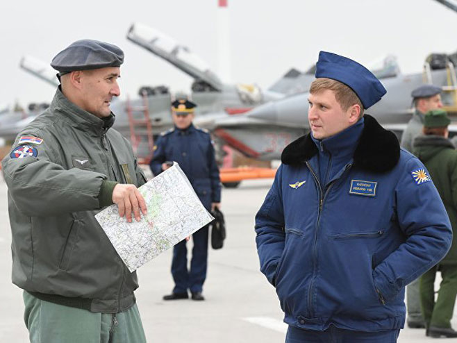 Srpski i ruski piloti (Foto:Ministarstvo odbrane) - 