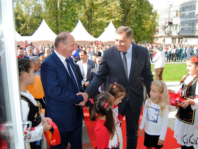 Dodik i Motika otvorili dječiji vrtić vrijedan dva miliona KM - Foto: SRNA