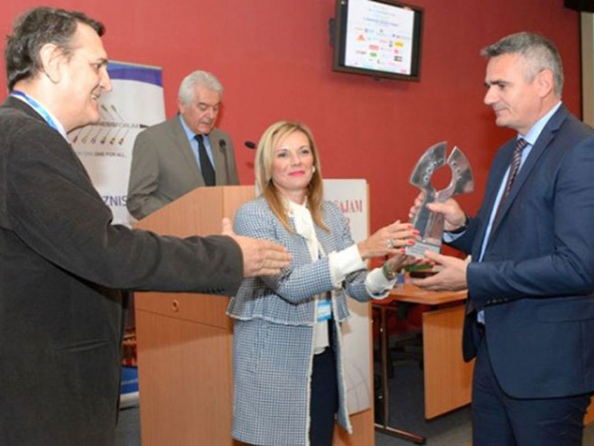 Brčko distrikt dobitnik regionalnog priznanja 'Dunavski cvet'
(Foto: Fena) - 