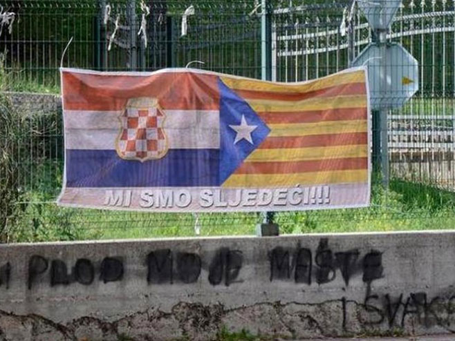 Transparent sa zastavom Katalonije i Herceg-Bosne - Foto: nezavisne novine