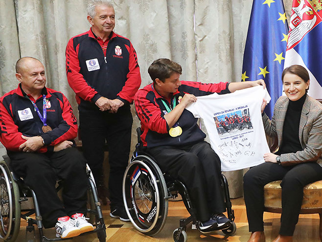 Ana Brnabić sa paraolimpijcima - Foto: SRNA
