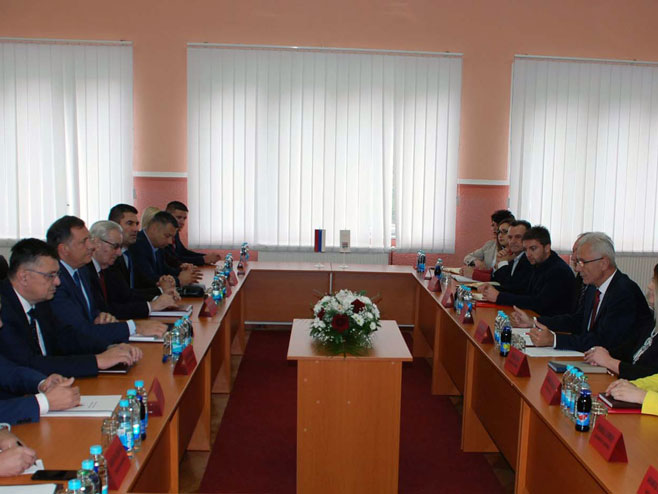 Sastanak Dodika i minstara u Vladi Srpske sa rukovodstvom opštine Rogatica - Foto: SRNA