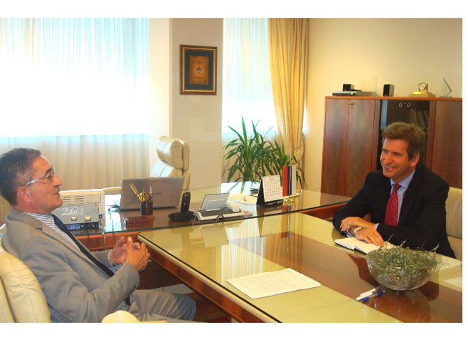 Ministar pravde Republike Srpske, Anton Kasipović i ambasador Velike Britanije u BiH, Edvardo Ferguson. (Foto:vladars-net) - 