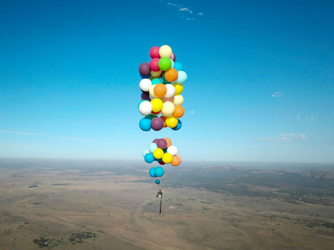 Britanac Tom Morgan letio pomoću balona (Foto: SWNS:SOUTH WEST NEWS SERVICE) - 