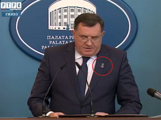 Dodik sa simbolom "Natalijina ramonda" - Foto: RTRS