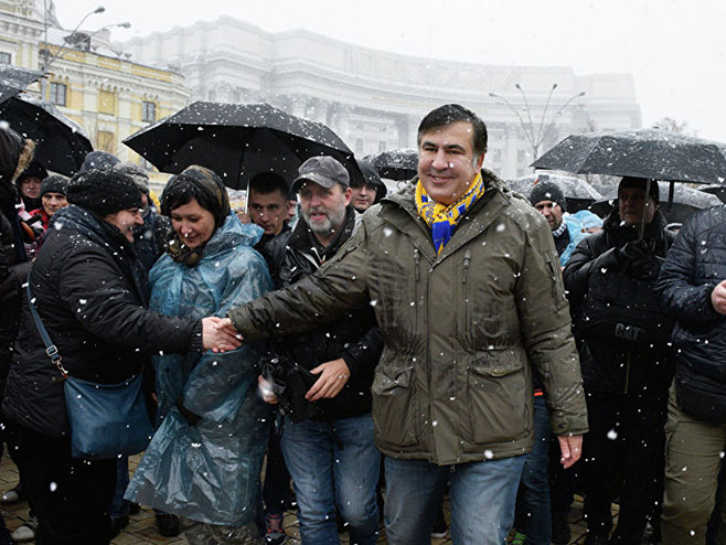 Demonstranti oslobodili Sakašvilija (Foto: https://rs.sputniknews.com) - 