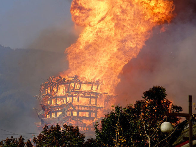 Izgorjela najveća drvena kula u Aziji  (Foto:Xinhua / Global Look Press ) - 
