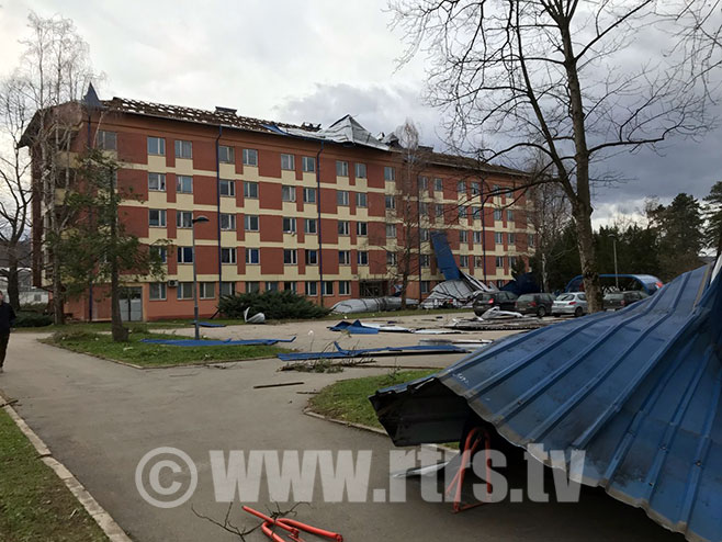 Studentski dom u Banjaluci poslije olujnog nevremena - Foto: RTRS