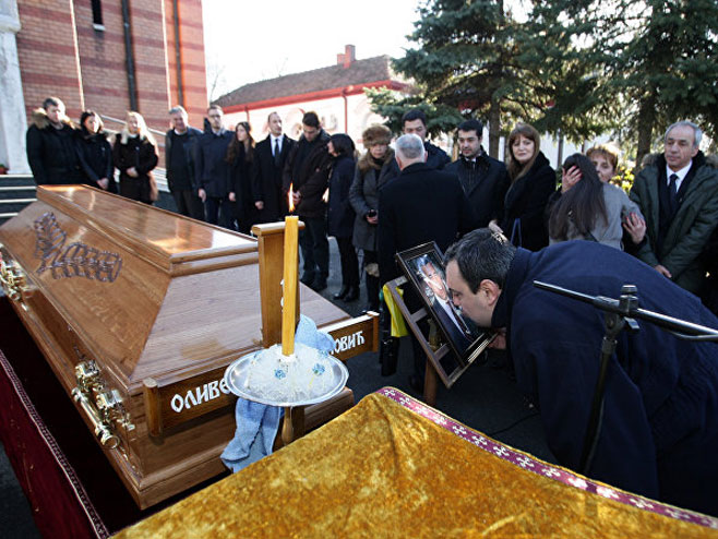 Građani odaju poštu Ivanoviću na Novom groblju (Foto: TANЈUG/Sava Radovanović) - 