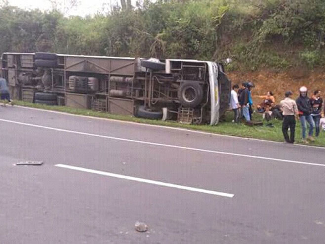 Nesreća na Јavi - prevrnuo se autobus  (Foto:twitter) - 
