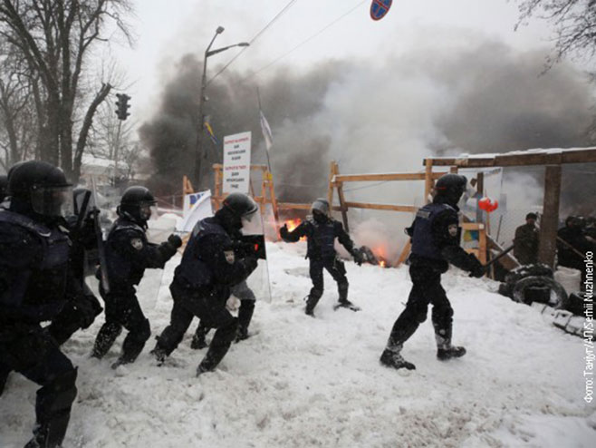 Sukob policije i demonstranata u Kijevu - Foto: RTS