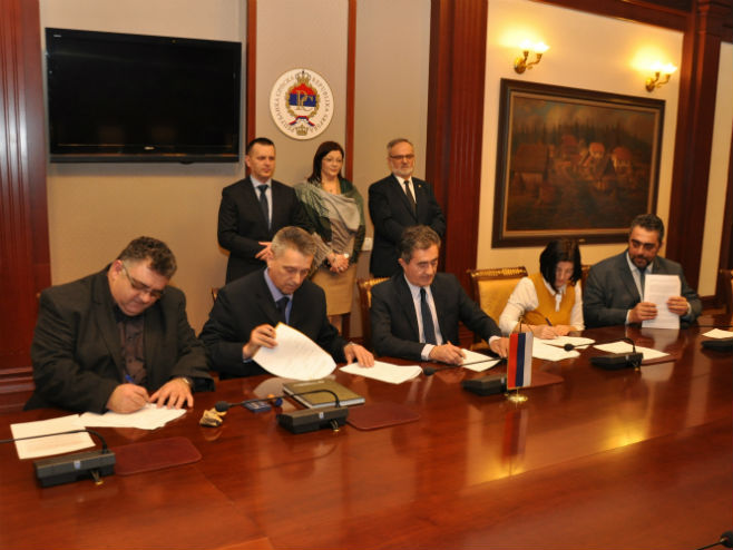 Vlada i granski sindikati potpisali Memorandum - Foto: SRNA