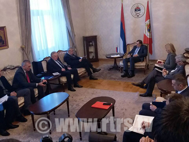 Dodik i Cvijanovićeva sa delegacijom Boračke organizacije Srpske (foto: Ljubica Kovačev) - Foto: RTRS