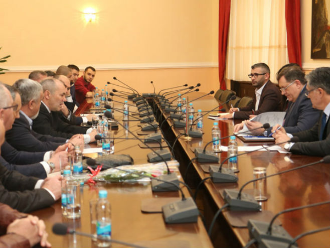 Dodik razgovarao sa delegacijom Srpskog pokreta nevladinih asocijacija - Foto: SRNA