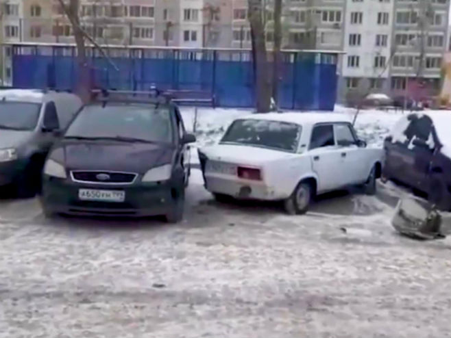 Zauzeo dva parking mjesta, pa dobio neviđenu kaznu - Foto: Screenshot/YouTube