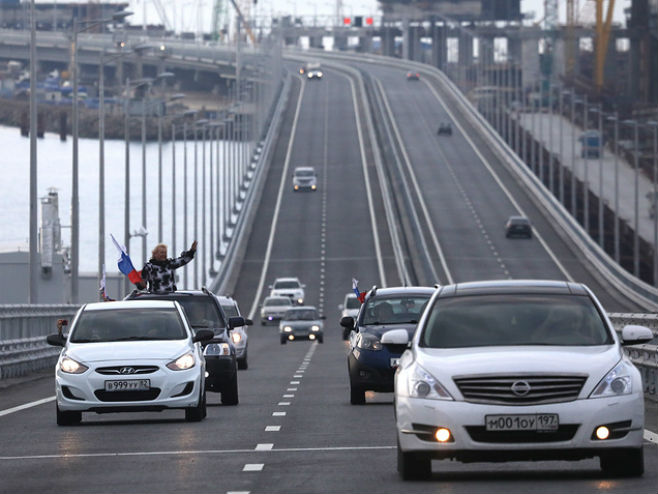 Krimski most otvoren za putnička vozila (Foto: Sergei Malgavko/TASS) - 