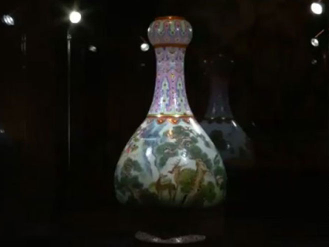 Kineska vaza iz 18. vijeka - Foto: TANJUG, REUTERS, AFP, BETA