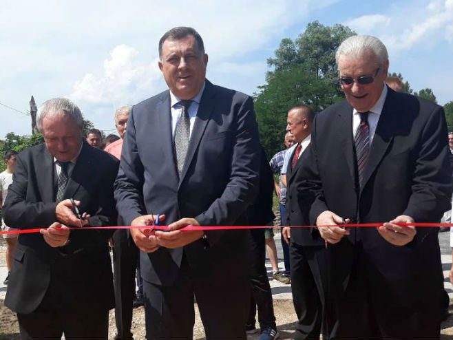 Dodik i Mirjanić u Bratuncu - Foto: RTRS