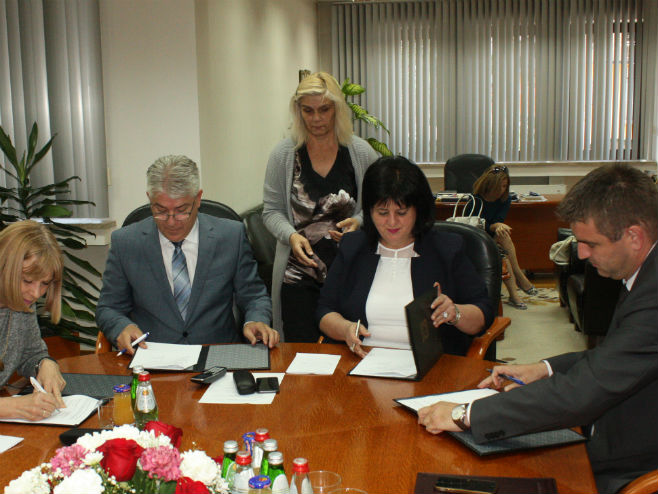 Srebrenka Golić, Mladen Krekić i Srđan Todorović potpisali memorandum - Foto: SRNA