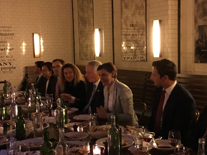 Ana Brnabić na večeri sa predstavnicima Ist-Vest instituta u Njujorku - Foto: SRNA
