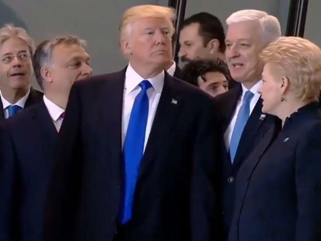 Donald Tramp i Duško Marković na samitu NATO-a u Briselu - Foto: Screenshot/YouTube