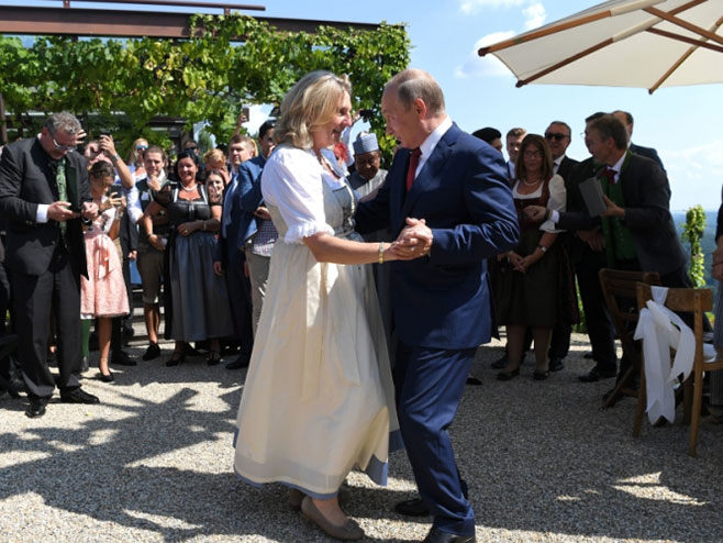 Putin na svadbi austrijske šefice diplomatije - Foto: TANЈUG