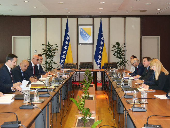 Ministar finansija i trezora Vjekoslav Bevanda sa šefom MMF Martinom Petrijem - Foto: SRNA