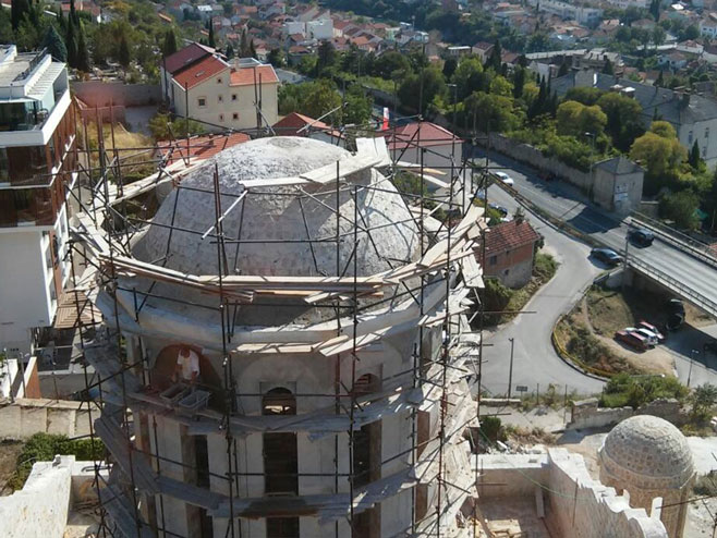 Pokrivena Saborna crkva u Mostaru  (Foto:argumenti.rs) - 