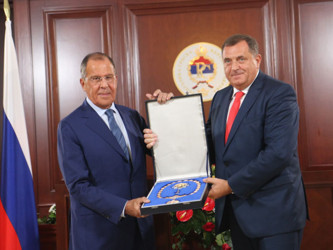 Dodik uručio orden Lavrovu - Foto: RTRS