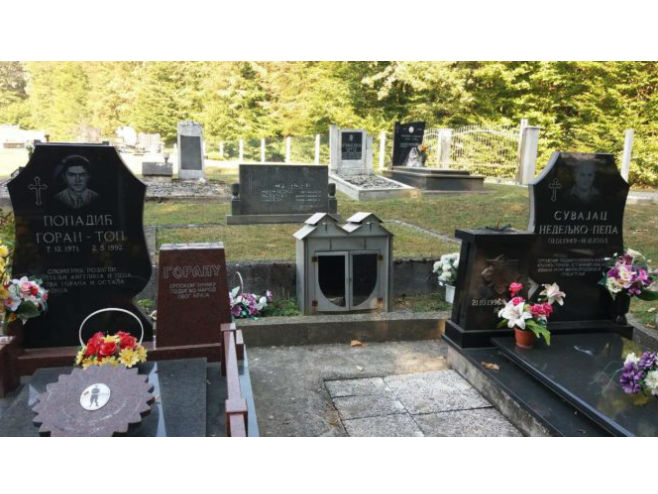 Ukradene biste sa mjesnog groblja u Šereg Ilovi (Foto: Prnjavor.info) - 