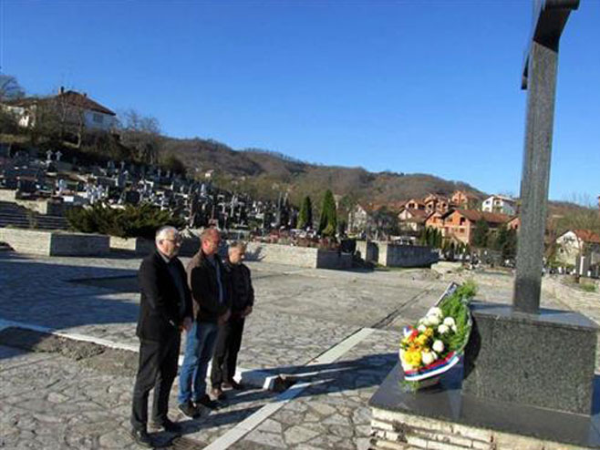Bratunac - obilježen dan Bratunačke brigade - polaganje cvijeća - Foto: SRNA