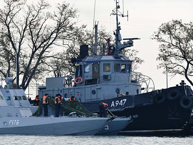 Ukrajinski brodovi zadržani u luci Kerč (Foto: Sputnik/Alekseй Malьgavko) - 