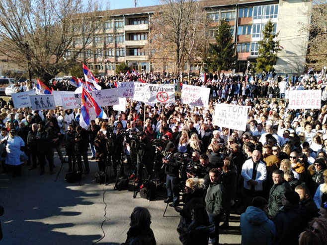 Protest Srba u Kosovskoj Mitrovici (foto: I. Radulović) - 