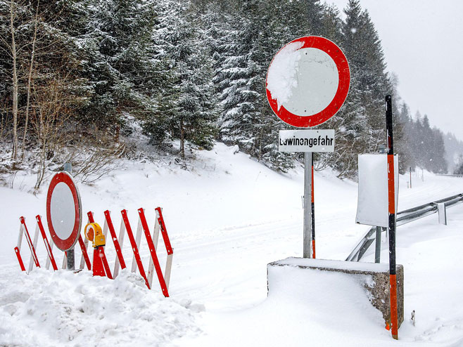 Snijegom zatrpani austrijski putevi (foto: orf.at) - 