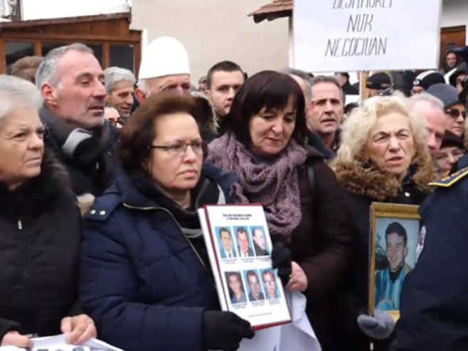 Protest Albanaca protiv Srba u Đakovici - Foto: RTS