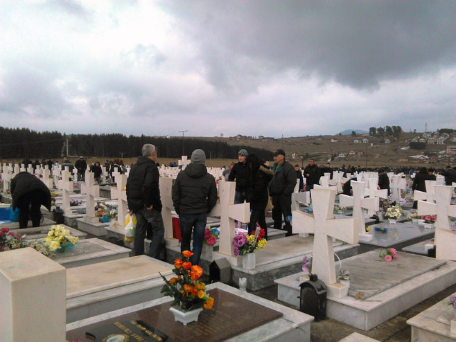 Vojničko groblje "Mali Zejtinlik" na Sokocu - Foto: SRNA