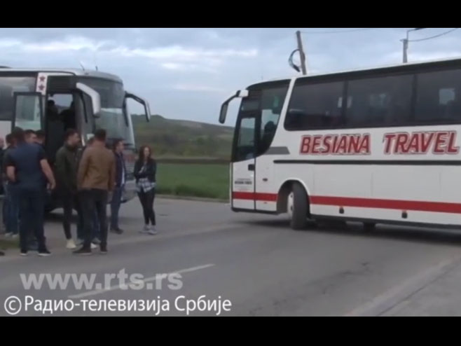Deset autobusa vraćeno sa Končulja - Foto: RTS