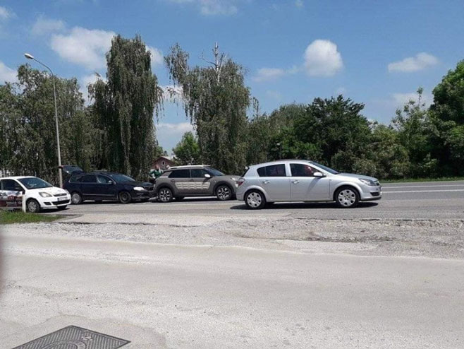 Banja Luka: Lančani sudar  (Foto:Policija zaustavlja/Facebook) - 