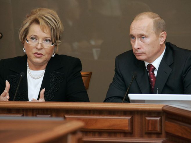 Matvijenko i Putin (Foto: RFE/RL) - 
