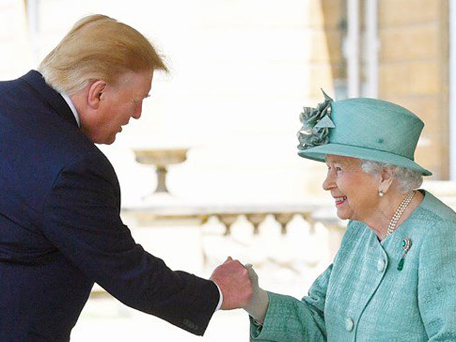 Donald Tramp i kraljica Elizabeta (Foto:Victoria Jones/PA) - 
