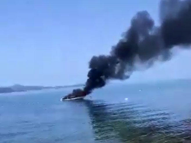 Požar broda u Bibinjama, Zadar (Foto: vatrogasciheroji) - Foto: Facebook