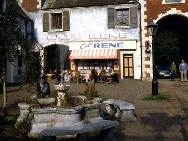 "Alo, alo" - kafe Rene - Foto: BBC 