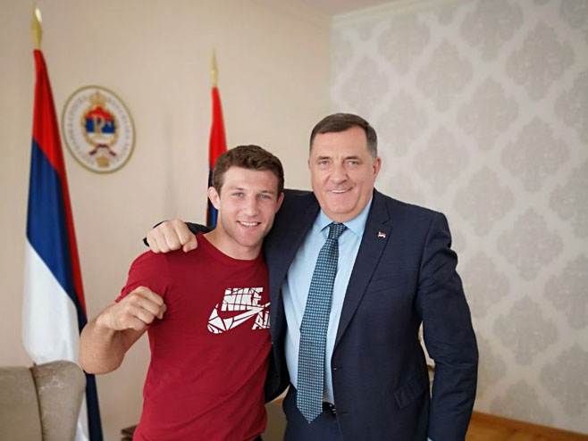 Nemanja Majdov i Milorad Dodik (Foto: twitter.com/SNSDDodik) - 