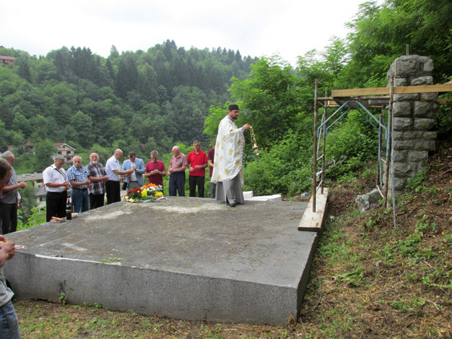 Parastos, spomen-kosturnica žrtvama ustaškog zločina u Srebrenici - Foto: SRNA