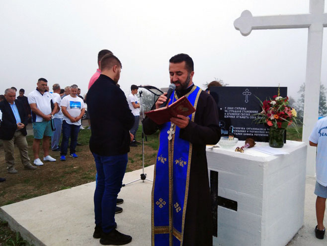 Pomen poginulim borcima i civilima Јelačića - Foto: SRNA