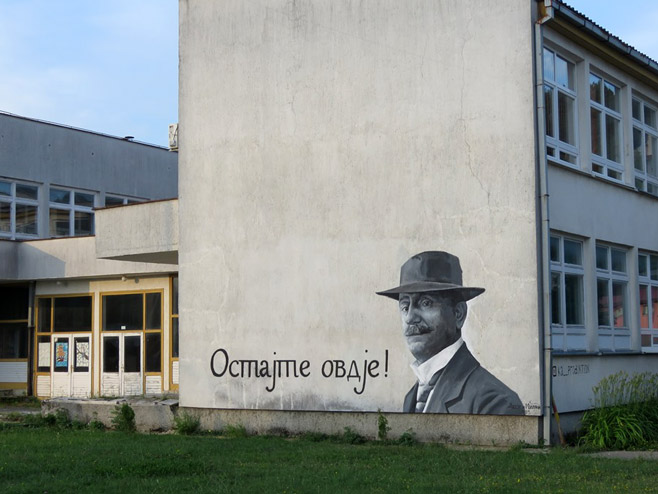 Ostajte ovdje, mural sa likom Alekse Šantića (foto: radionevesinje.com) - 