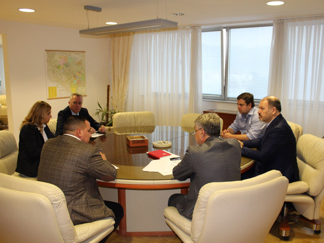Ministar Pašalić sa predstavnicima MHP holding - Foto: RTRS